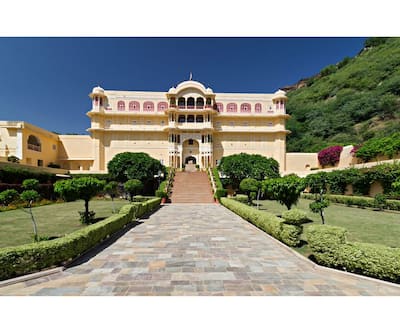 https://imgcld.yatra.com/ytimages/image/upload/t_hotel_yatra_city_desktop/v1436766679/Domestic Hotels/Hotels_Jaipur/Samod Palace/Overview.jpg